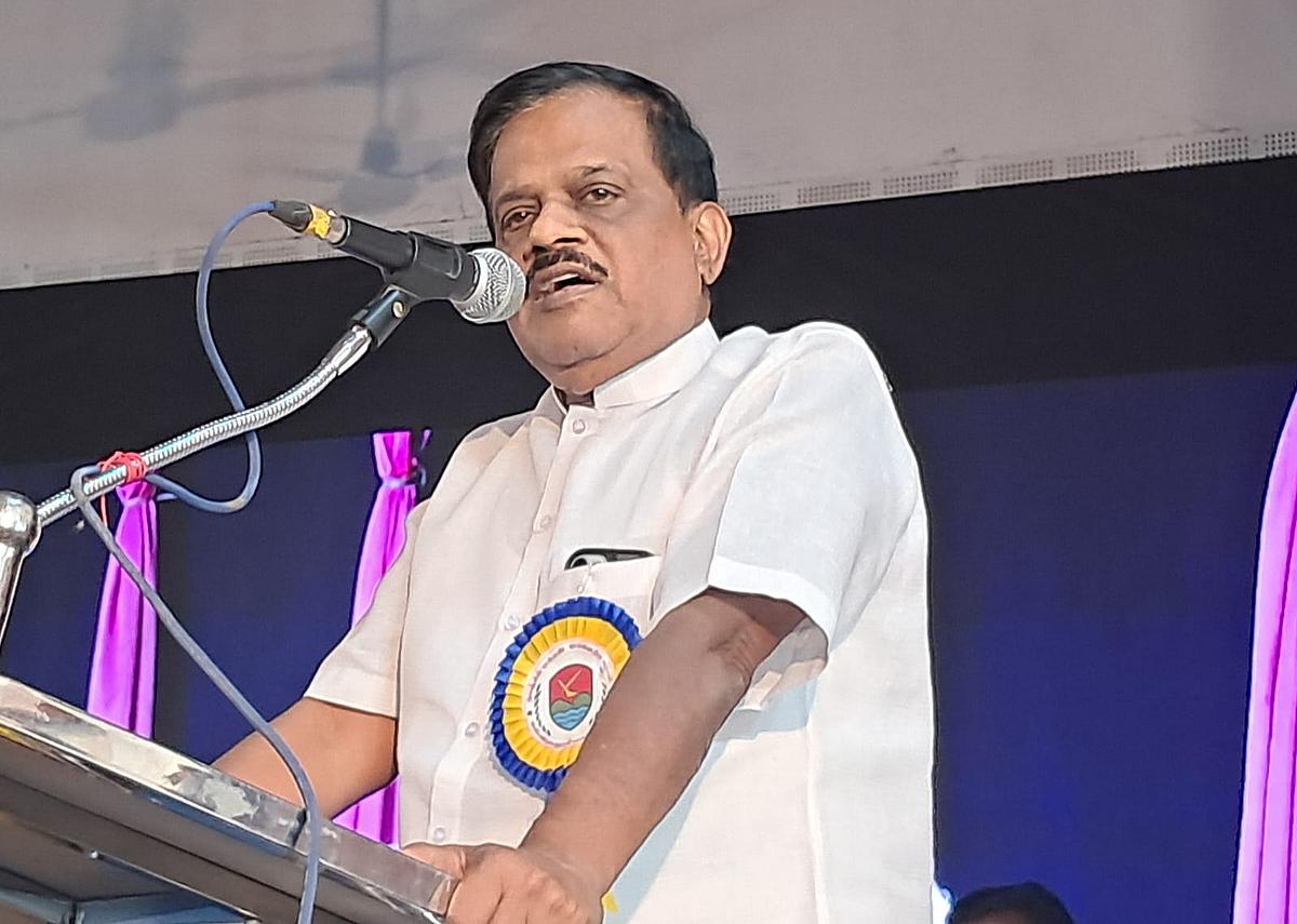 அ.தி.மு.க எம்.எல்.ஏ தளவாய் சுந்தரம்