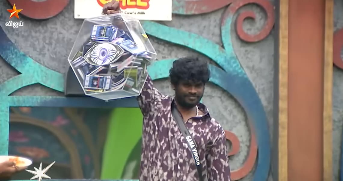 பணப்பெட்டியுடன் வினோத்