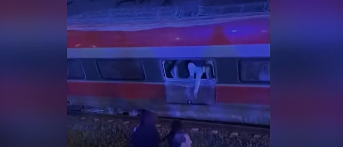 விபத்தான ரயில்