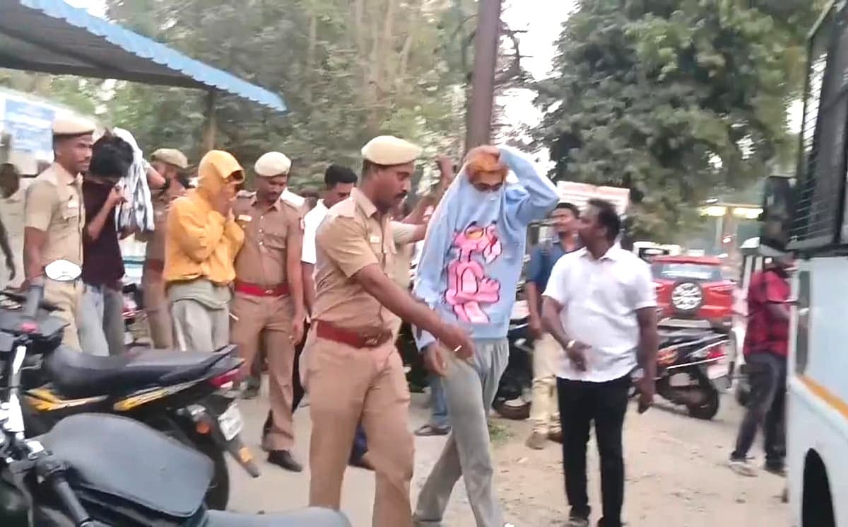 கைது செய்யப்பட்ட மாணவர்கள்