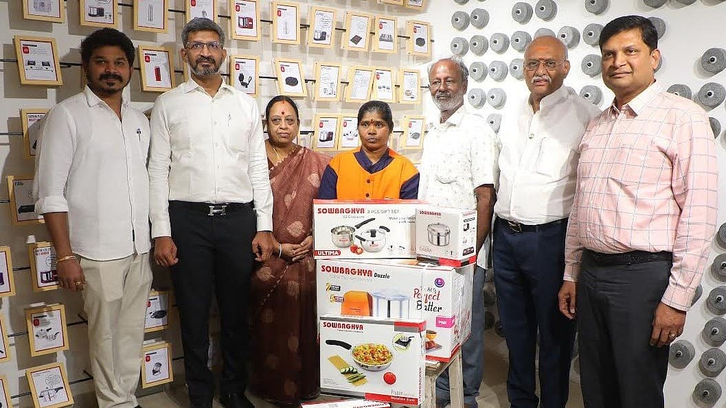 பத்மாவின் நேர்மை பாராட்டிய சௌபாக்யா வரதராஜன்