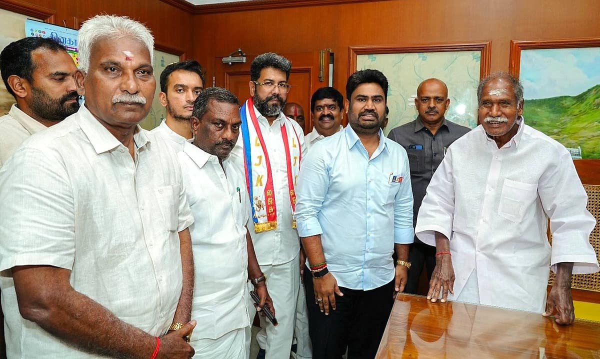 முதல்வர் ரங்கசாமியிடம் ஆசி வாங்கிய ஜோஸ் சார்லஸ் மார்ட்டின்