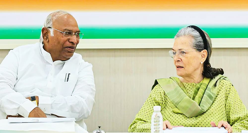 மல்லிகார்ஜுன கார்கே - சோனியா காந்தி