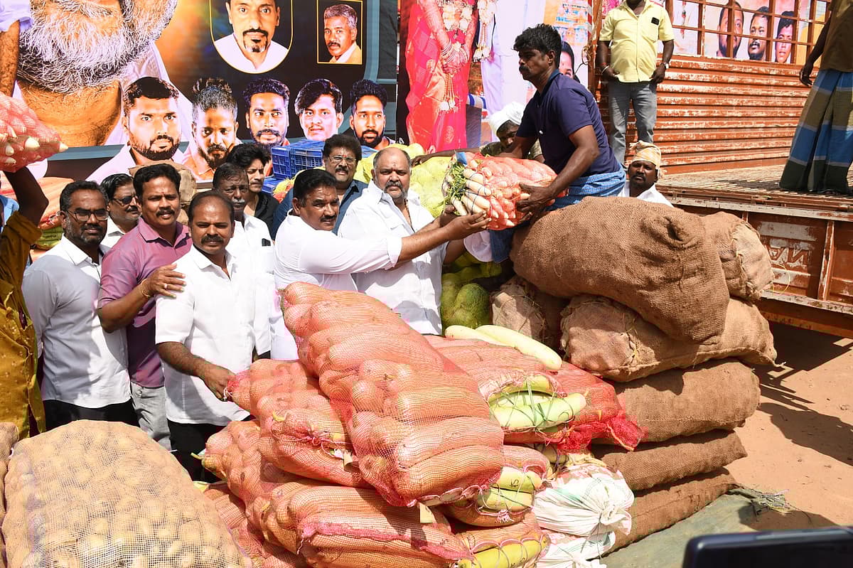 சத்தியஞான சபைக்கு ஏற்றப்படும் காய்கறிகள்