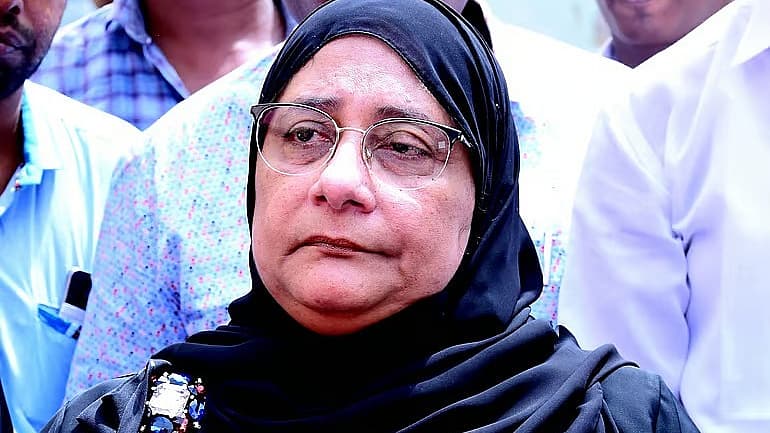 அ.தி.மு.க முன்னாள் அமைச்சர் நிலோஃபர்