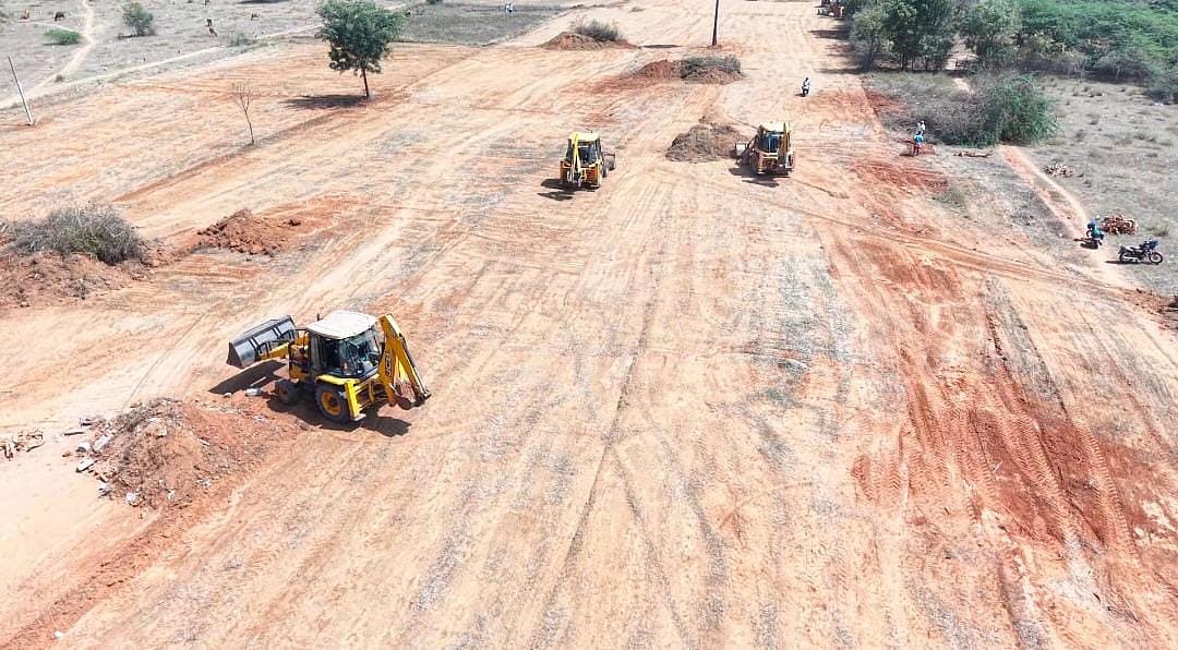 அகரம்சேரியில் சீரமைக்கப்படும் விஜய் நிகழ்ச்சிக்கான இடம்