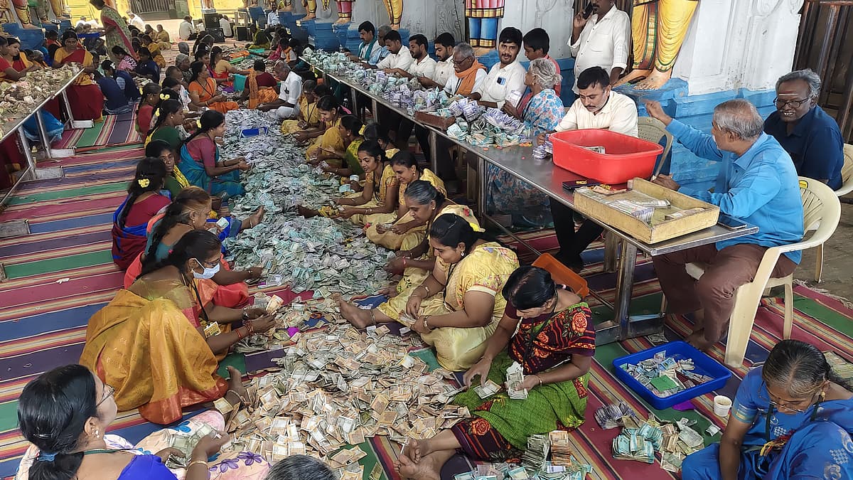 உண்டியல் காணிக்கை எண்ணும் பணி