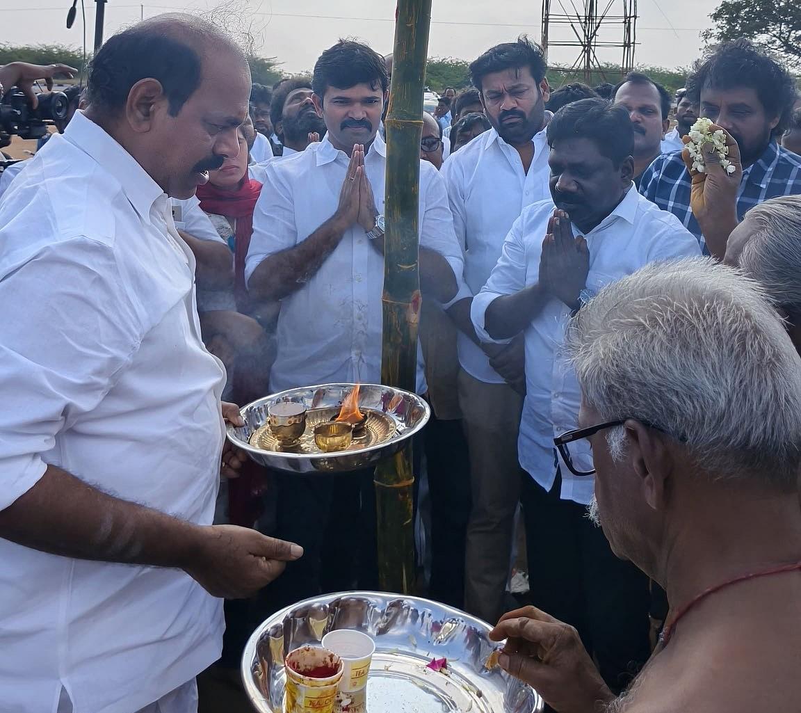 மாநாட்டு திடலில் சாட்டை துரைமுருகன்.