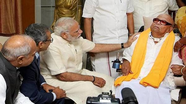 கலைஞர் கருணாநிதியை சந்தித்த மோடி