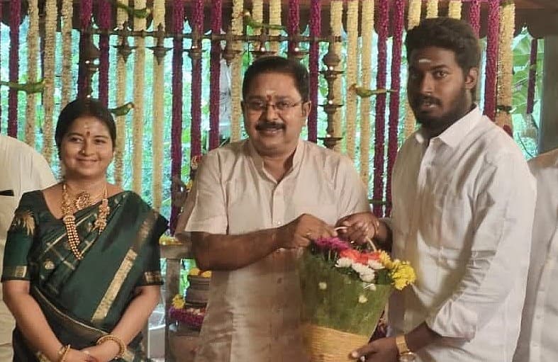 டி.டி.வி தினகரனுடன் விக்கி (எ) ராஜகணபதி