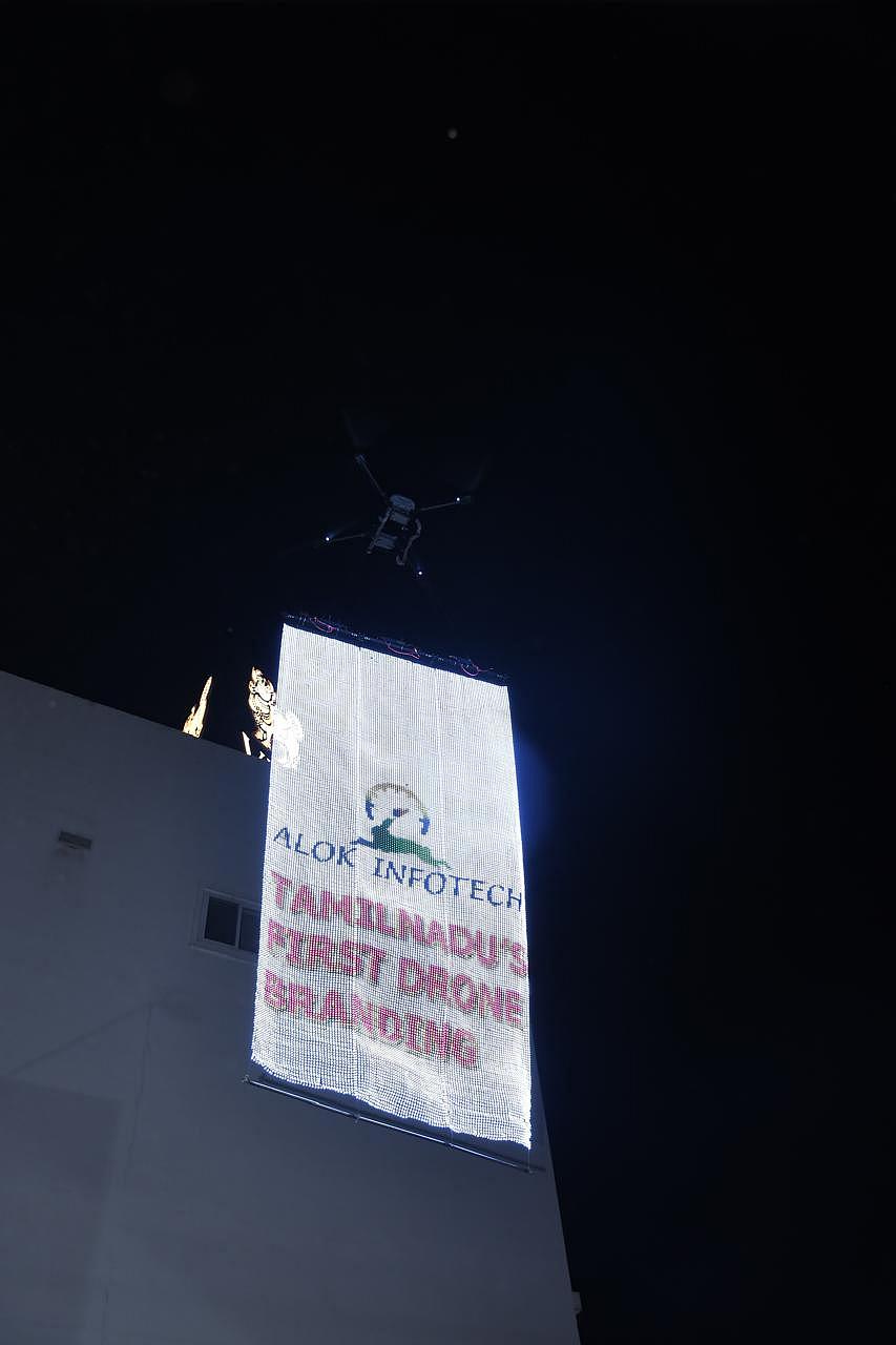 ட்ரோன் பிராண்டிங்: விளம்பர உலகில் புதிய சகாப்தம் - தமிழகத்தில் அறிமுகம் செய்த அலோக் இன்ஃபோடெக்