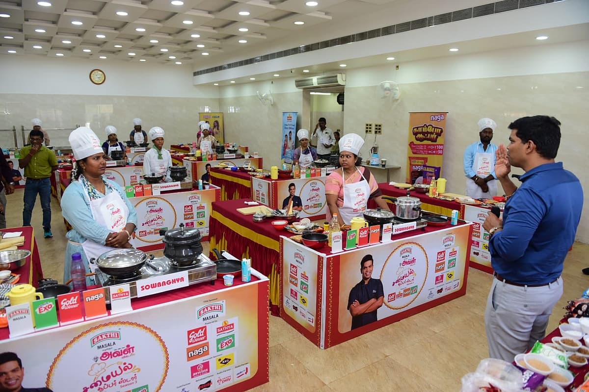 லைவ் கிச்சன் தேர்வாளர்களுடன் செஃப் தீனா