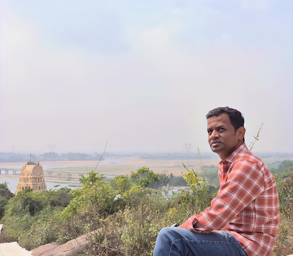 `கோவூர் மீம்ஸ்’ ஜெயகார்த்திக்