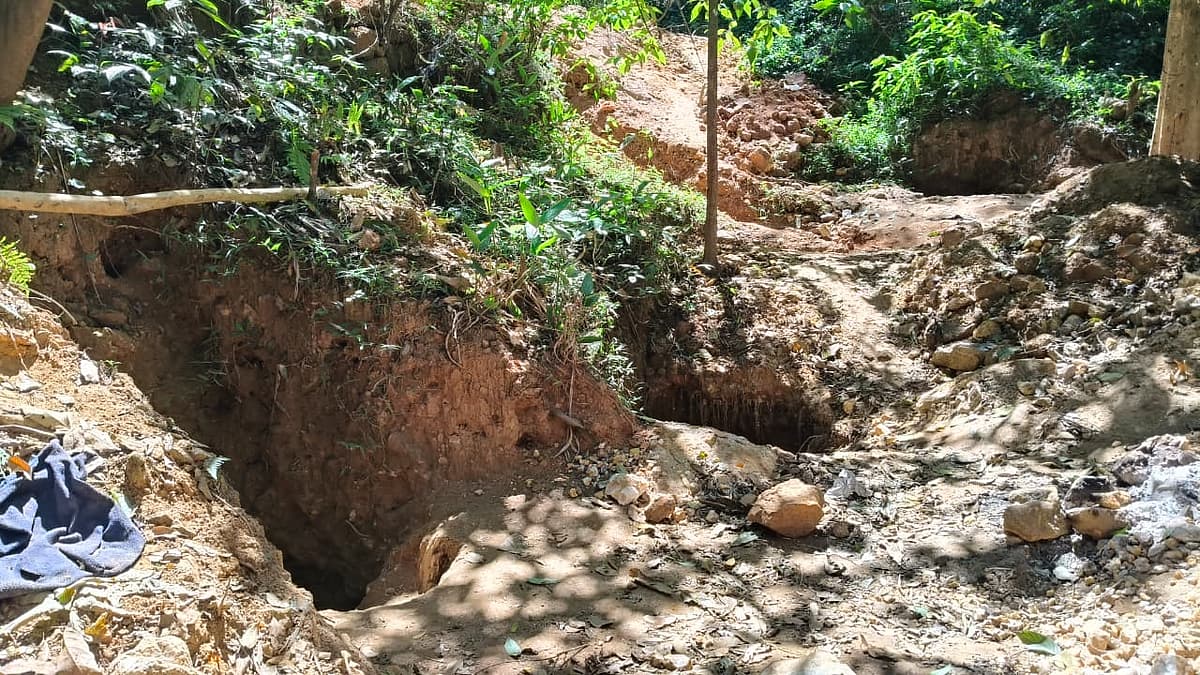 சட்டவிரோத தங்க சுரங்கங்கள்