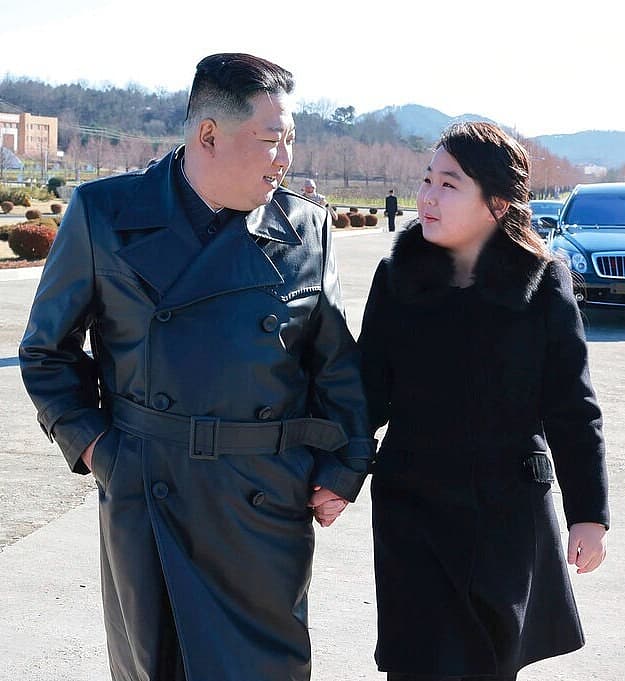 வடகொரியா: அதிகாரத்தின் அடுத்த வாரிசு; தலைமைப் பொறுப்புக்கு மகளை முன்னிறுத்தும் கிம் ஜாங் உன்!