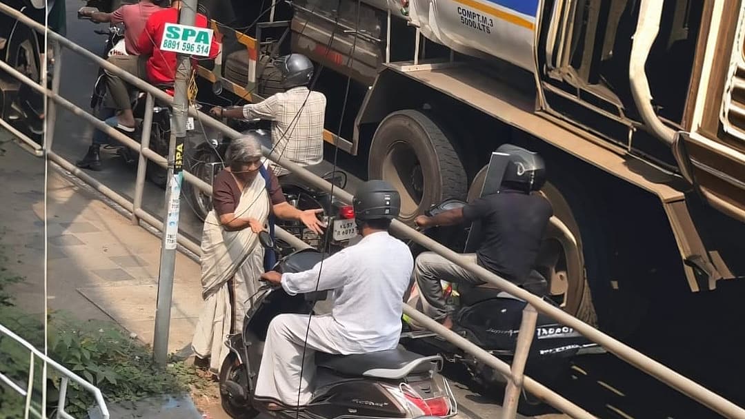 தடுத்து நிறுத்திய மூதாட்டி