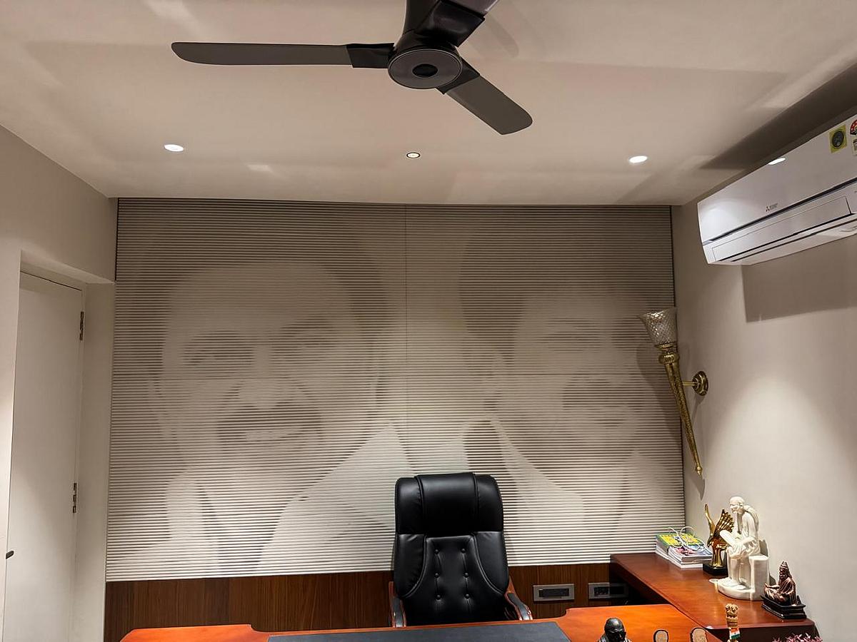 மேயர் சண்.இராமநாதன் வீட்டின் சுவற்றில் ஸ்டாலின், உதயநிதி சிற்பம்