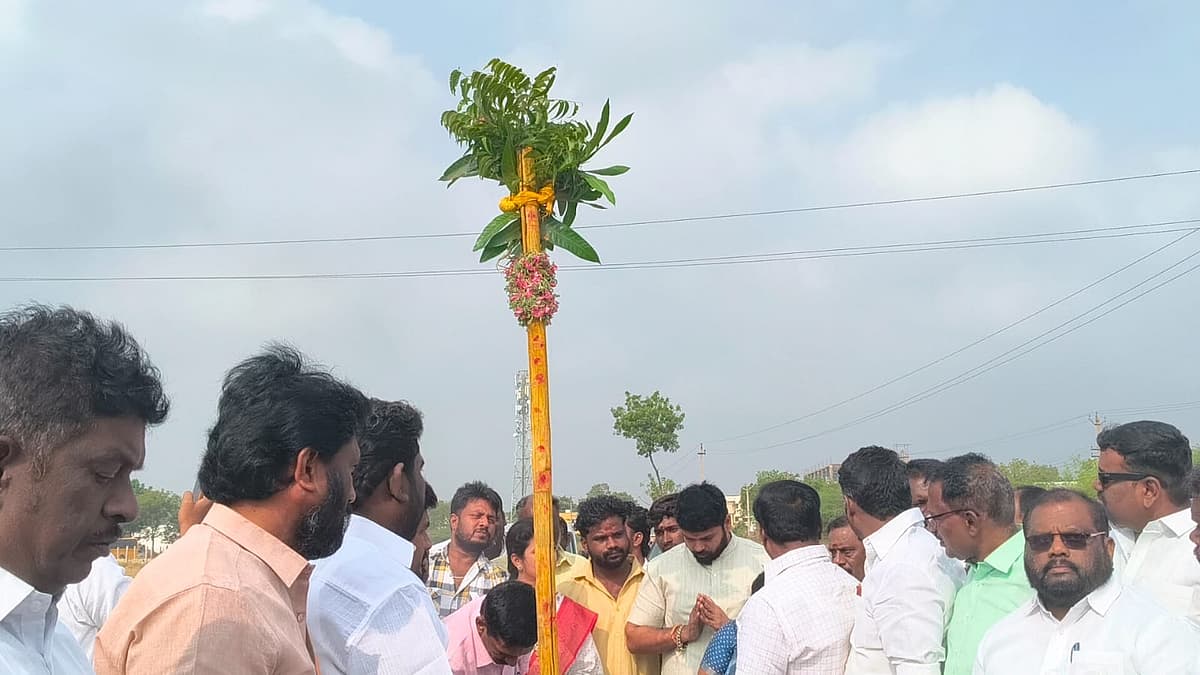 பசும்பொன்னில் பந்தல்கால் நட்ட சசிகலா ஆதரவாளர்கள்