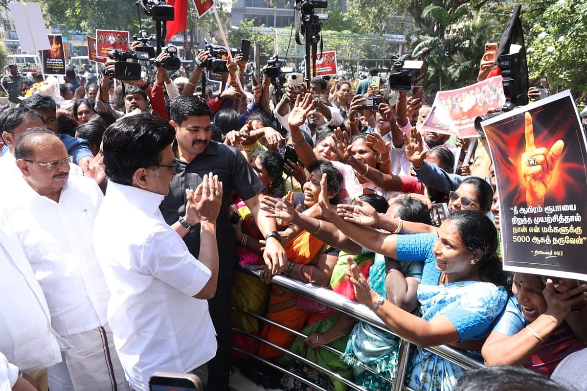 முதல்வரின் அறைக்குள் முடிவாகும் அறிவிப்புகள்! - பின்னணியில் `நால்வர் அணி'