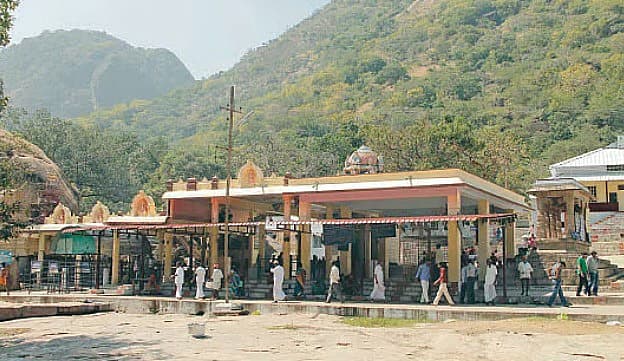 திருமூர்த்திமலை அமணலிங்கேஸ்வரர் கோயில்