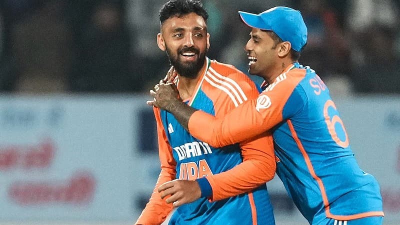 சூர்யகுமார் யாதவ் - வருண் சக்கரவர்த்தி