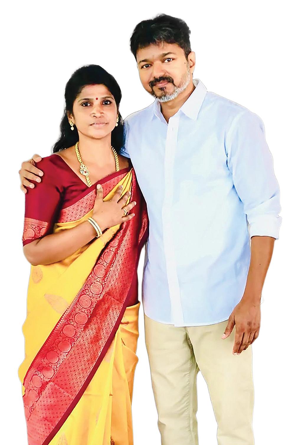 அஜிதா ஆக்னல், விஜய்