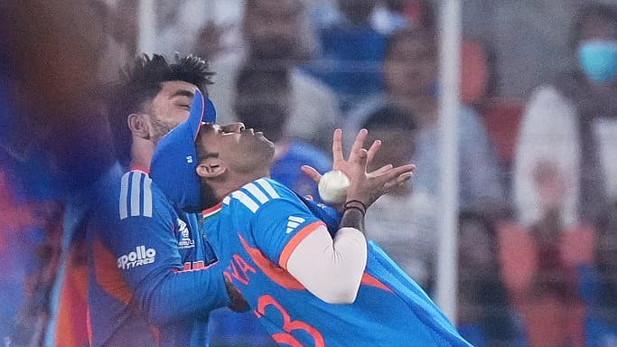 T20 WC: வருண் சக்ரவர்த்தி மாயாஜாலம்: தோல்வியே சந்திக்காத அணியாக சூப்பர் 8-க்குள் நுழைந்த இந்தியா