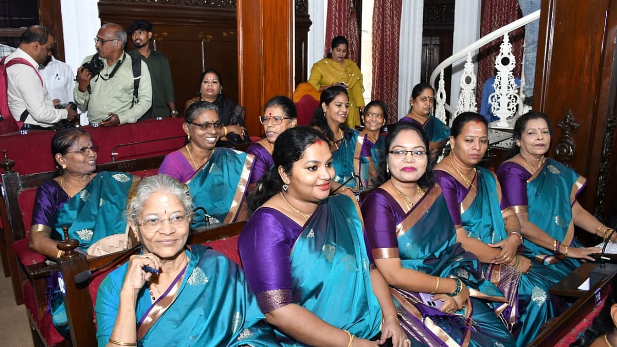 க்ரூப் சேலை கவுன்சிலர்கள்