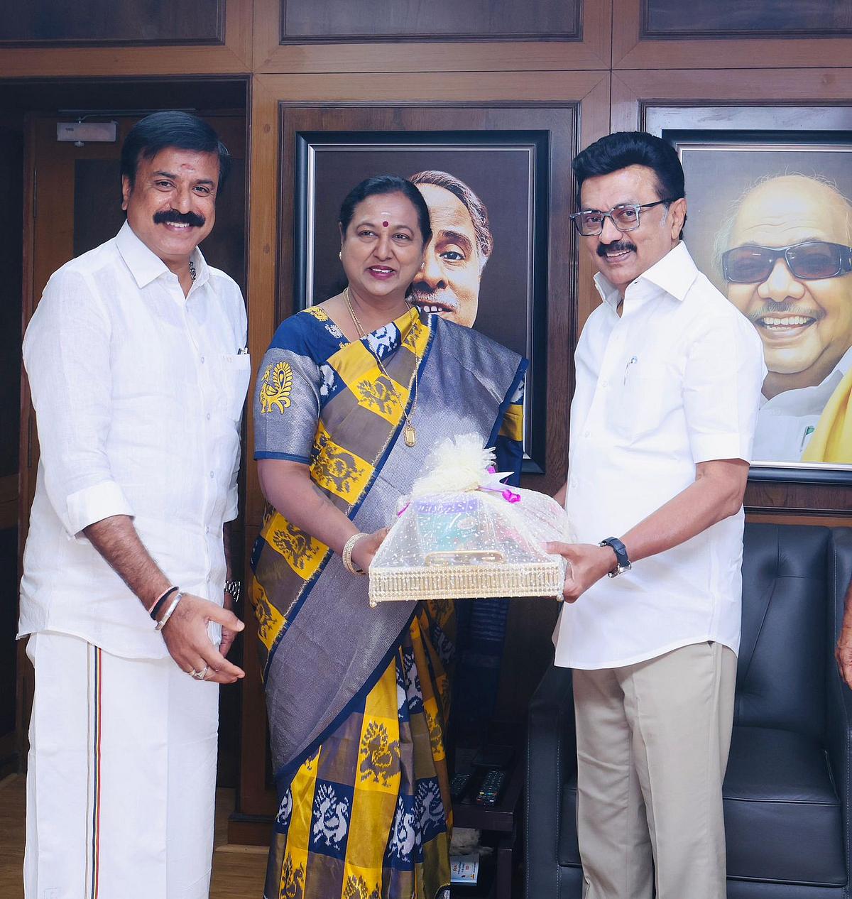 ஒரே இரவில் 'ஓகே' ஆன கூட்டணி; கச்சிதமாக முடித்த மூவர் அணி! - திமுக முகாமில் தேமுதிக இணைந்தது எப்படி?