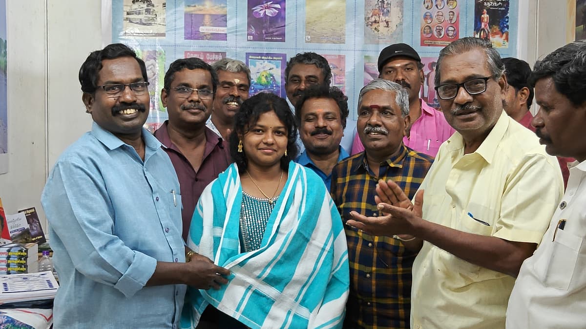 இலக்கிய வட்டத்தில் சிறகடிக்கும் 11-ம் வகுப்பு மாணவி; ஏழாவது புத்தக வெளியீட்டை எதிர்நோக்கும் சூடாமணி!