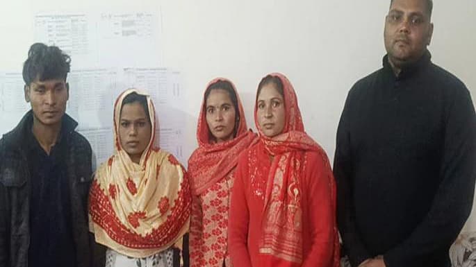 ஹரீஷ், சோனி(இடமிருந்து)