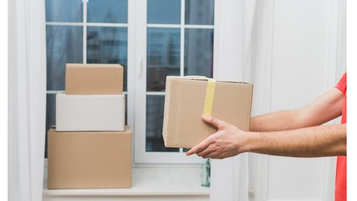 பார்சலுக்குள் மண்டை ஓடு, எலும்புகள், விபூதி