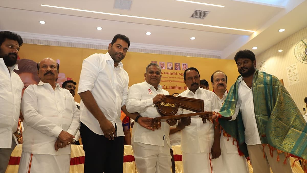 செயல் வீரர்கள் கூட்டம்