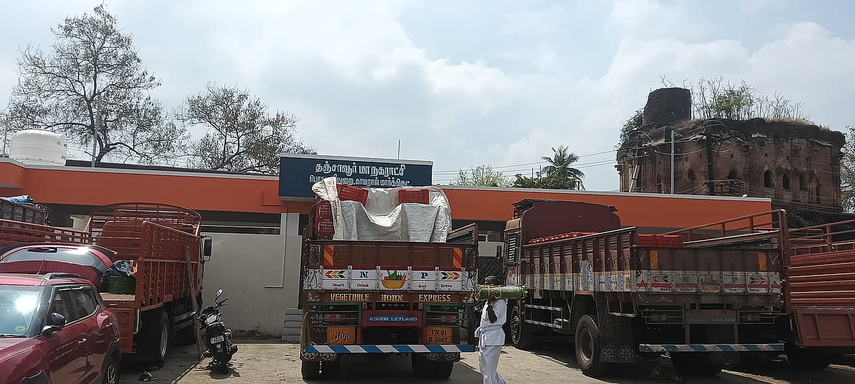 தஞ்சை: காமராசர் மார்கெட்டில் மூடிக் கிடக்கும் கழிவறைகள் - சிரமத்தில் வியாபாரிகள்!