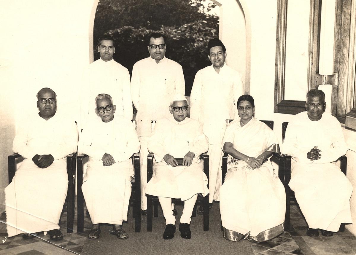 பக்தவத்சலம்: முதல் தேர்தல் வெற்றியிலேயே ஒரு தலைமுறையின் வரலாற்றைத் தீர்மானித்தவர்! | முதல் களம் 07