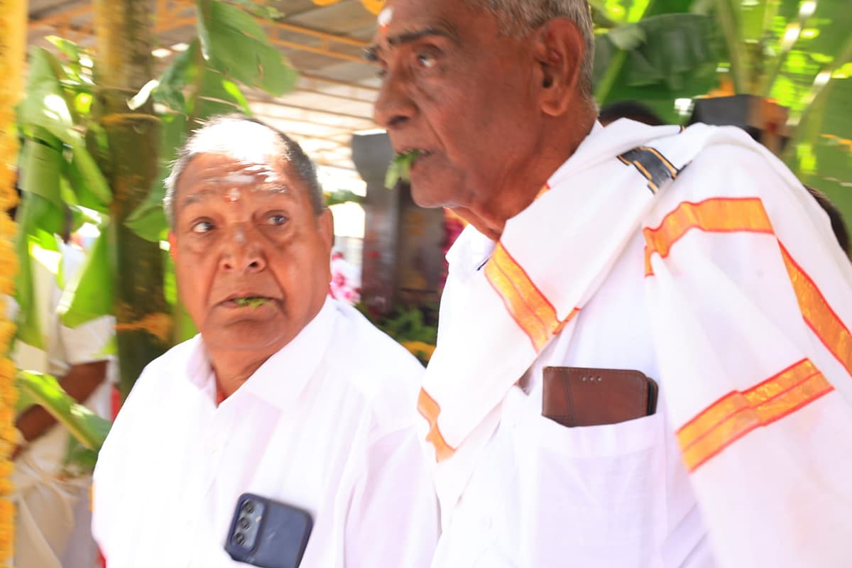 நீலகிரி: பாரம்பரிய முறைப்படி விமர்சையாக நடந்த பொக்காபுர மாரியம்மன் கோயில் திருவிழா!