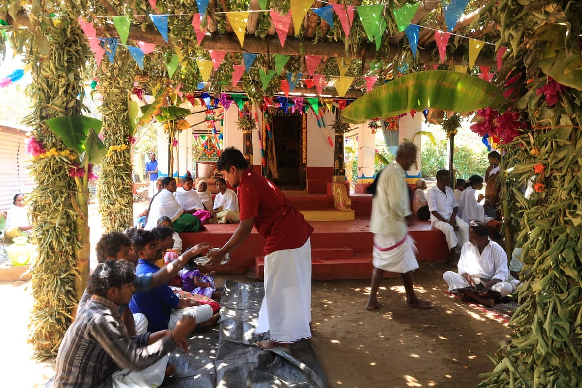 நீலகிரி: பாரம்பரிய முறைப்படி விமர்சையாக நடந்த பொக்காபுர மாரியம்மன் கோயில் திருவிழா!