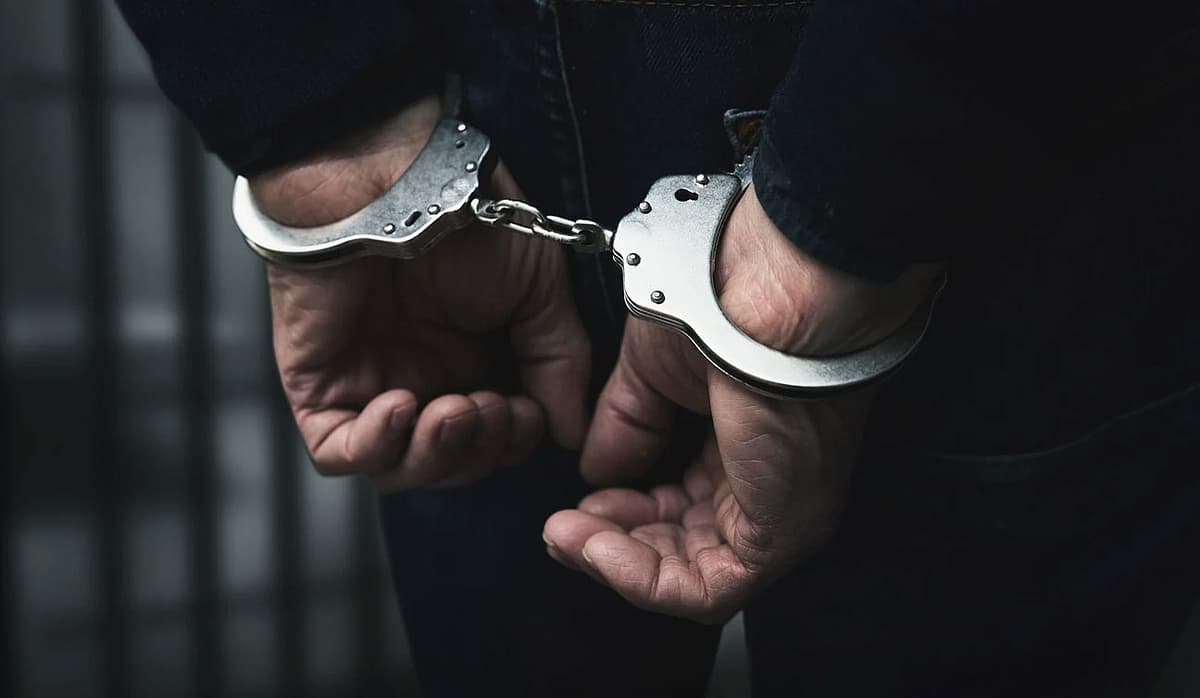 ஏழை பெண்களே குறி; ஆடம்பர வாழ்க்கை ஆசை - பாலியல் வதை.. மதமாற்றம்? - சிக்கிய சகோதரிகளின் பகீர் பின்னணி