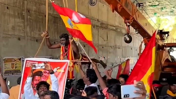 விஜய்க்காக அலகு குத்தி, கிரேனில் தொங்கி சாகசம்;