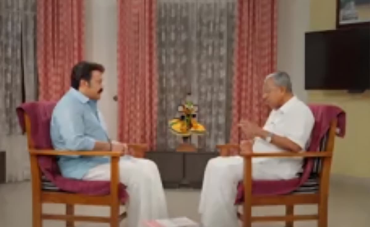 கேரள முதல்வர் பினராயி விஜயனிடம் நேர்காணல்.நடத்திய நடிகர் மோகன் லால்