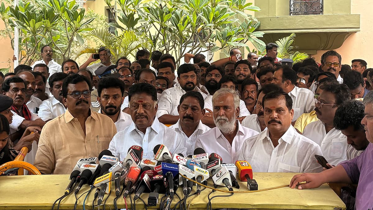 தி.மு.க - ஓ.பி.எஸ்