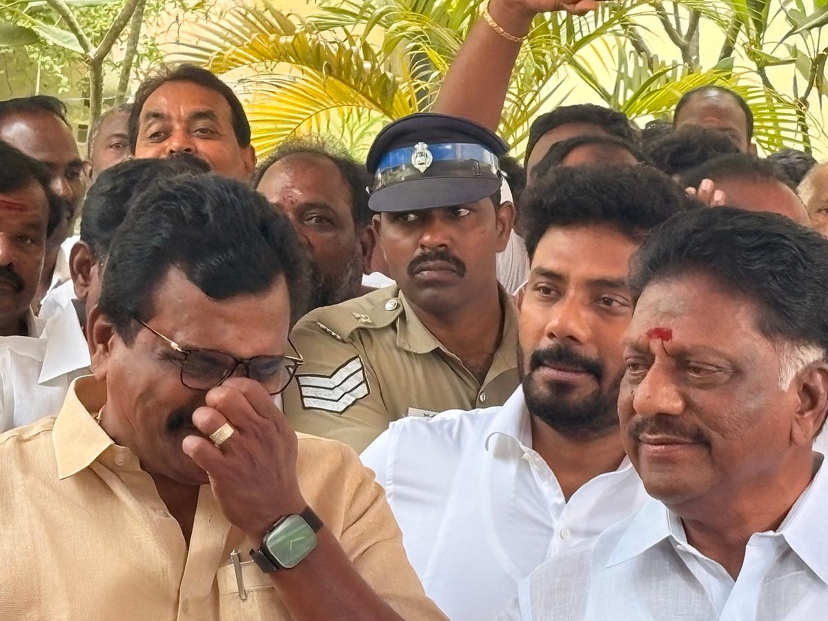 வருத்தத்தில் தங்க தமிழ்செல்வன்