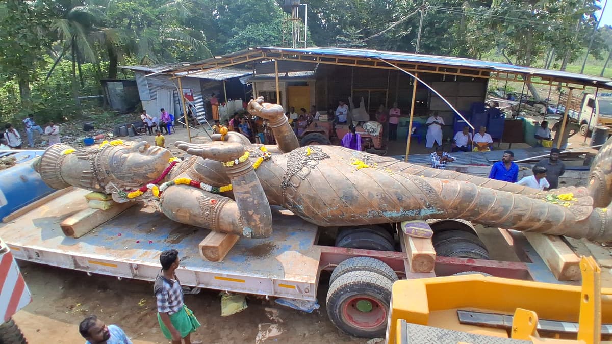 ஆதிபராசக்தி சிலை