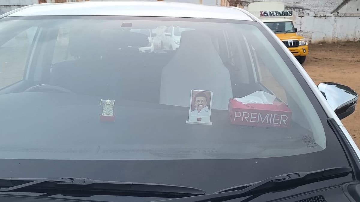 ஓ.பன்னீர்செல்வத்தின் கார்