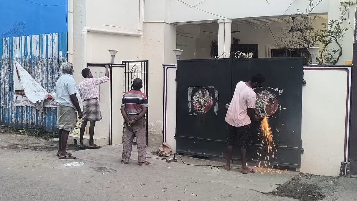 பெரியகுளத்தில் உள்ள ஓ.பன்னீர் செல்வம் இல்லம்