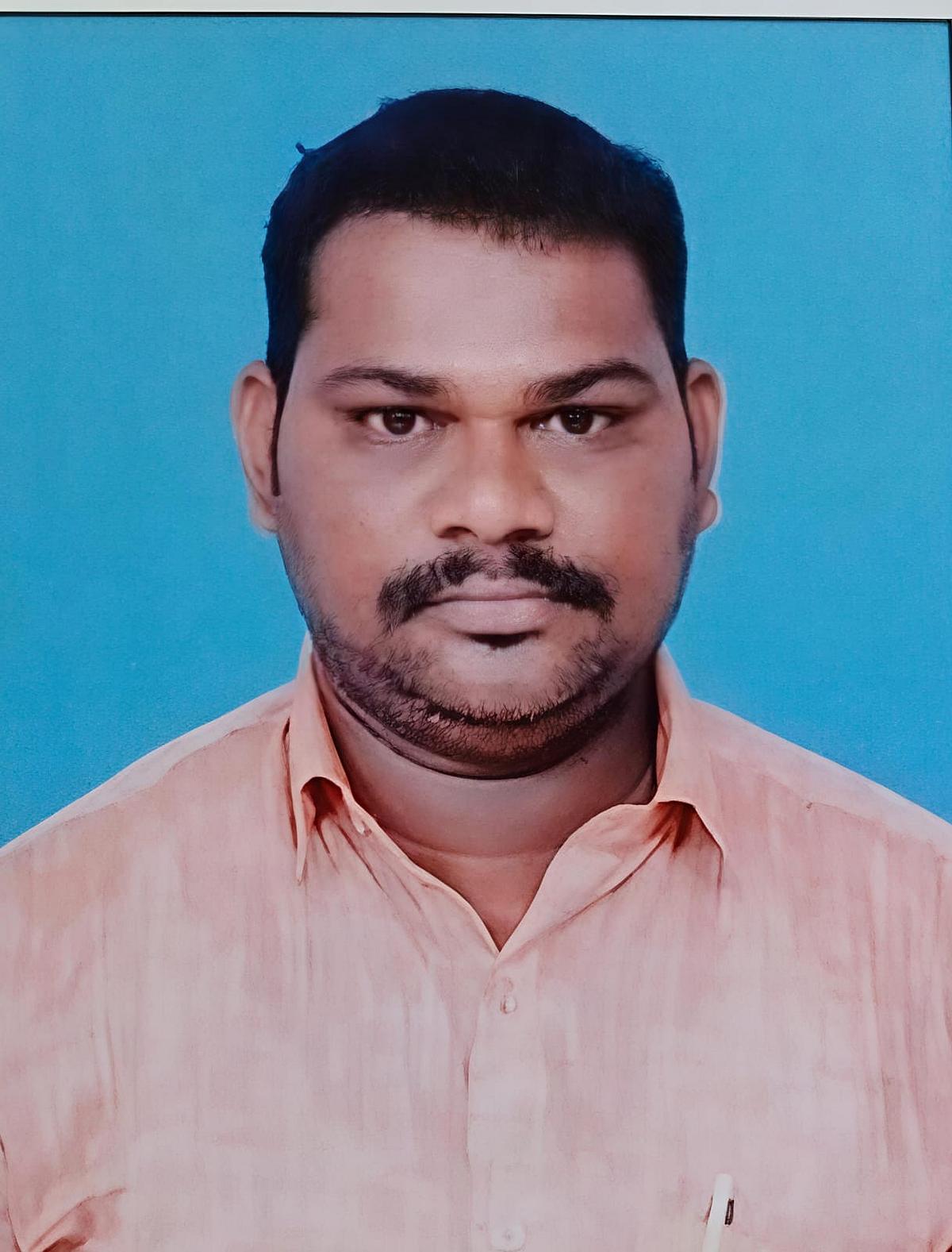 அ.தி.மு.க பிரமுகர் தியாகு