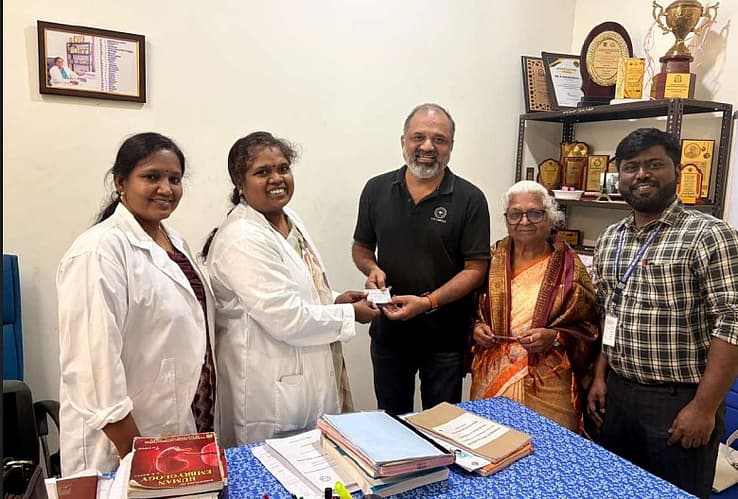 ` மண்ணுக்கு போற உடம்பு; படிப்புக்கு உதவட்டுமே!'- உடல் தானப் பதிவுசெய்த அற்புதம் அம்மாள், பேரறிவாளன்