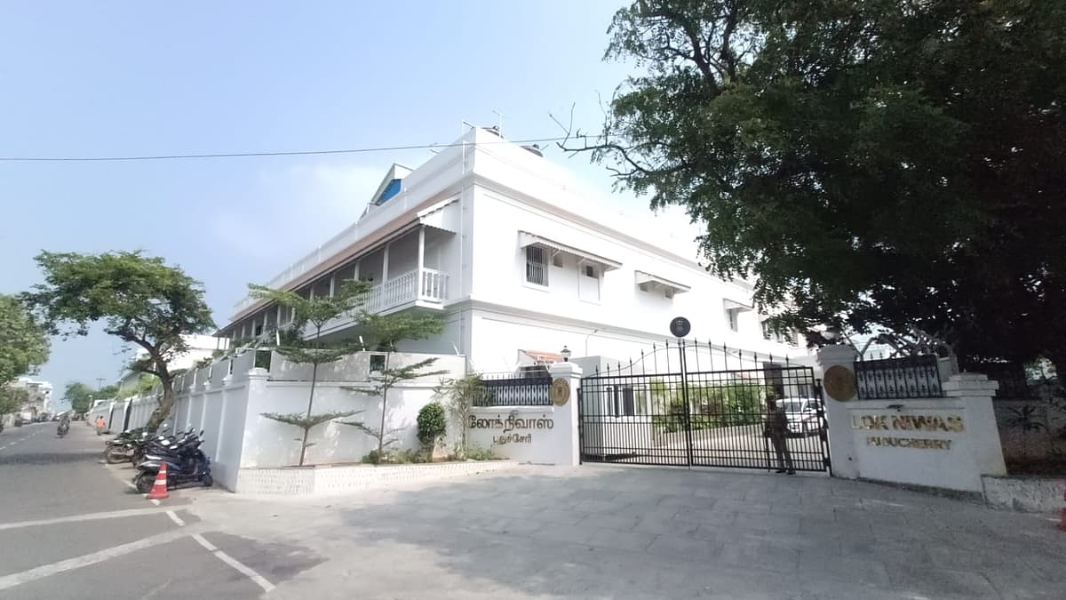 புதுச்சேரி தற்காலிக ஆளுநர் மாளிகை