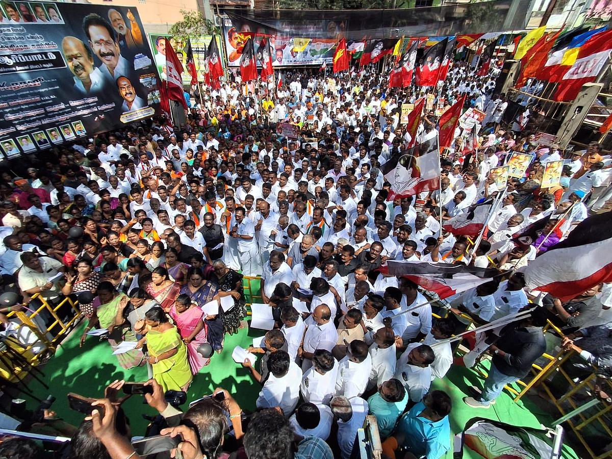 அதிமுக ஆர்ப்பாட்டம்