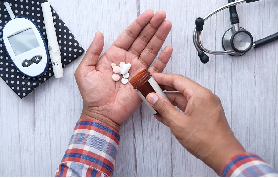 மாத்திரையை ஒரு நாள் நிறுத்தினாலும் உடலில் சர்க்கரை அளவு திடீரென உயரக்கூடும்.